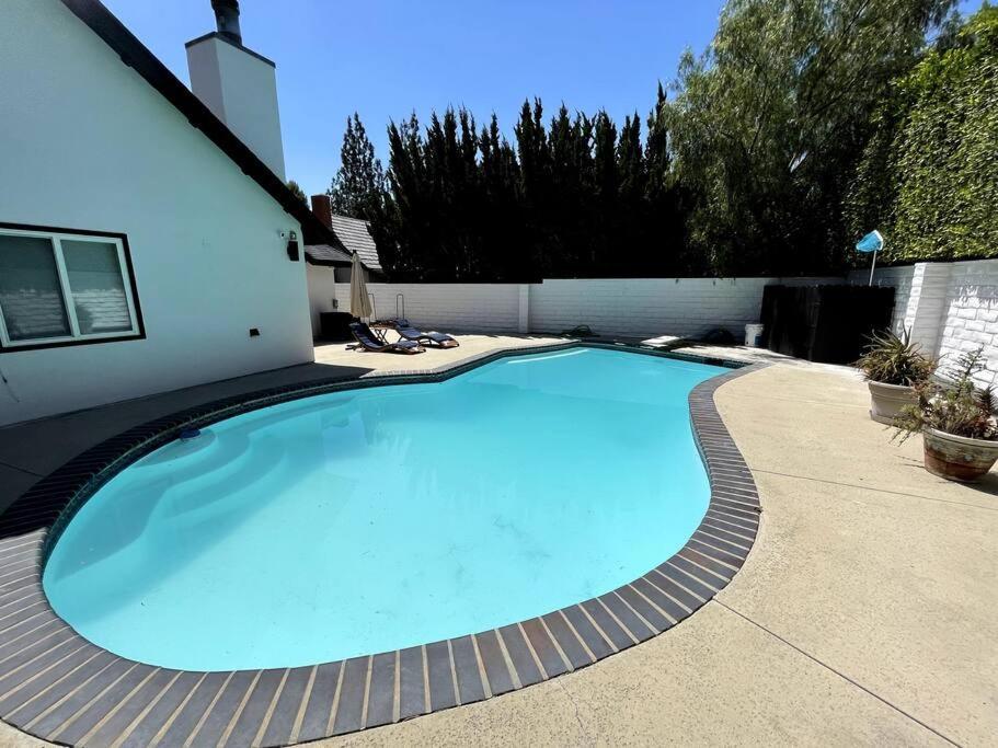 Bright, Stylish 4bd Modern House With Private Pool Holiday home *