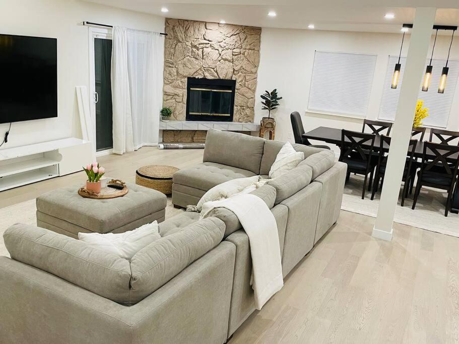 Bright, Stylish 4bd Modern House With Private Pool Holiday home Los Angeles