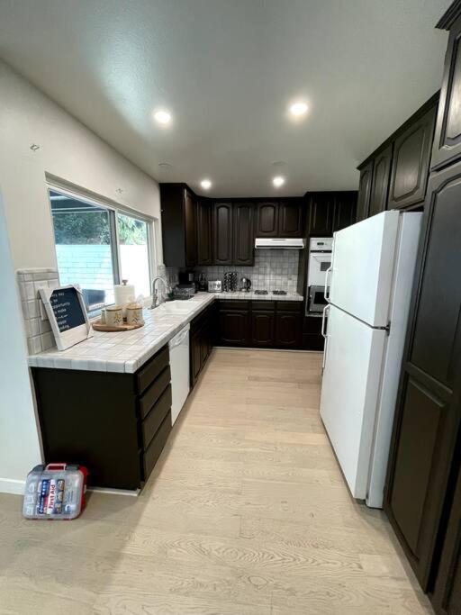 Bright, Stylish 4bd Modern House With Private Pool Holiday home *